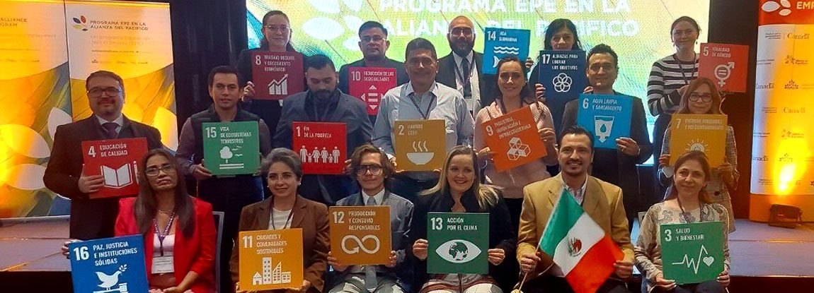 Pacific Alliance delegates pose for a group photo with UN sustainable development goal placards